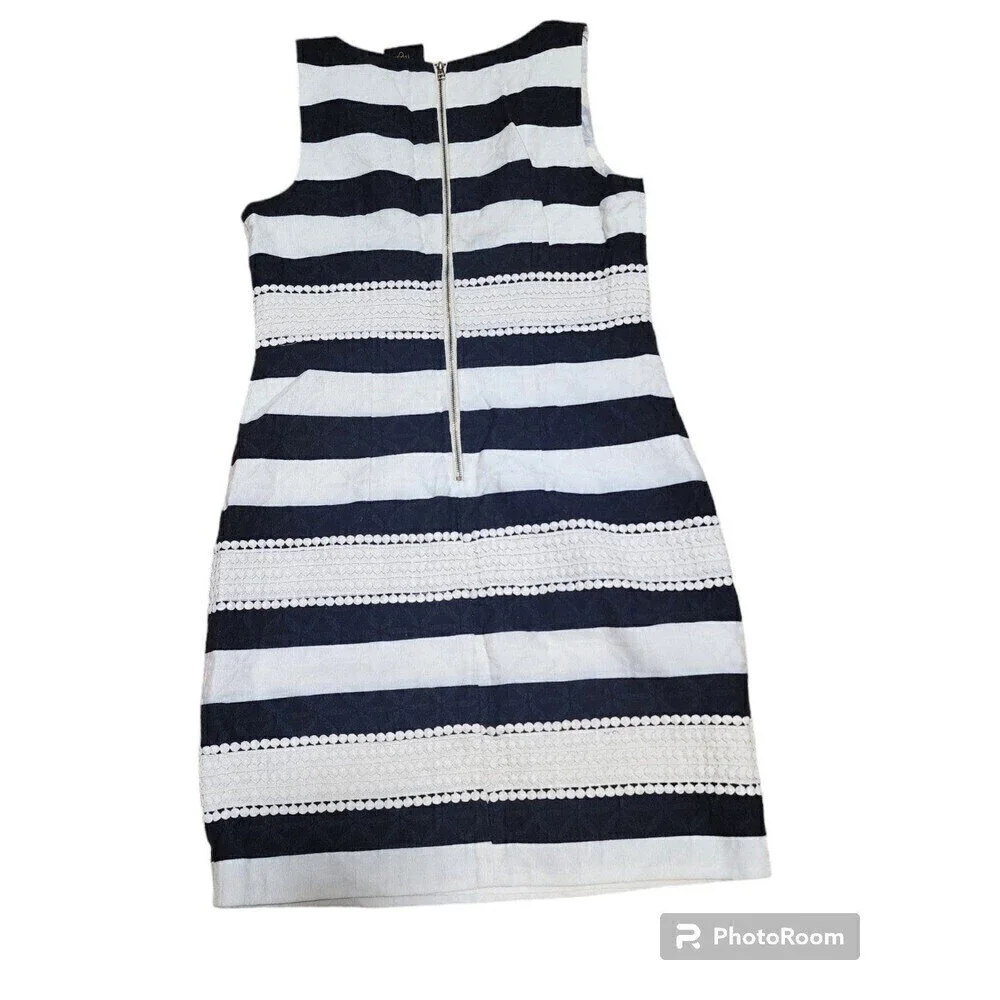 Just Taylor Just TaylorClassic and Timeless Black and lvory Striped V-Neck 4 - Picture 5 of 12
